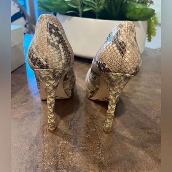 Joan & David Elegant Snakeskin Platform Heels size 6 1/2 - Picture 5 of 13